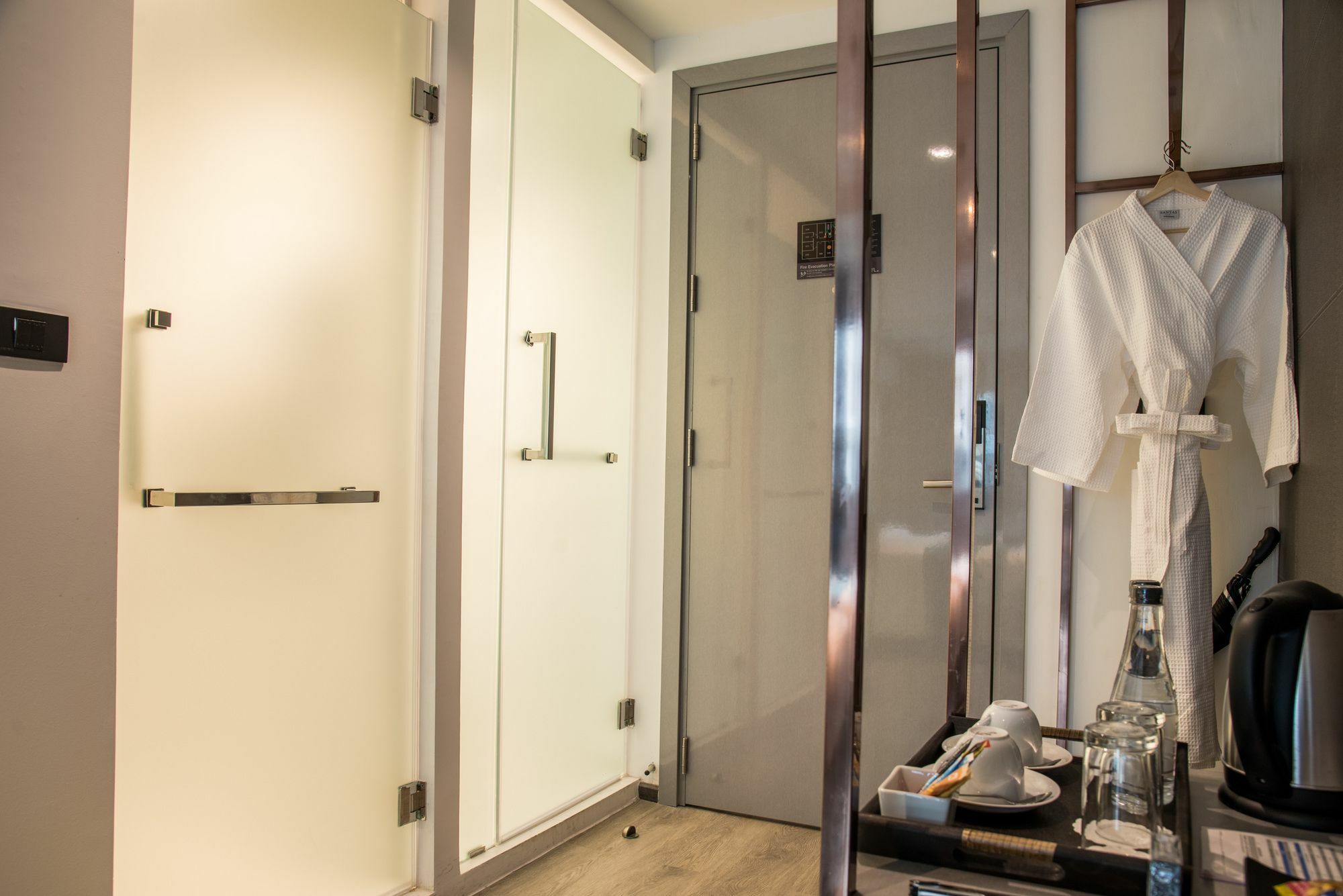 Sora Hotel Silom Бангкок Экстерьер фото